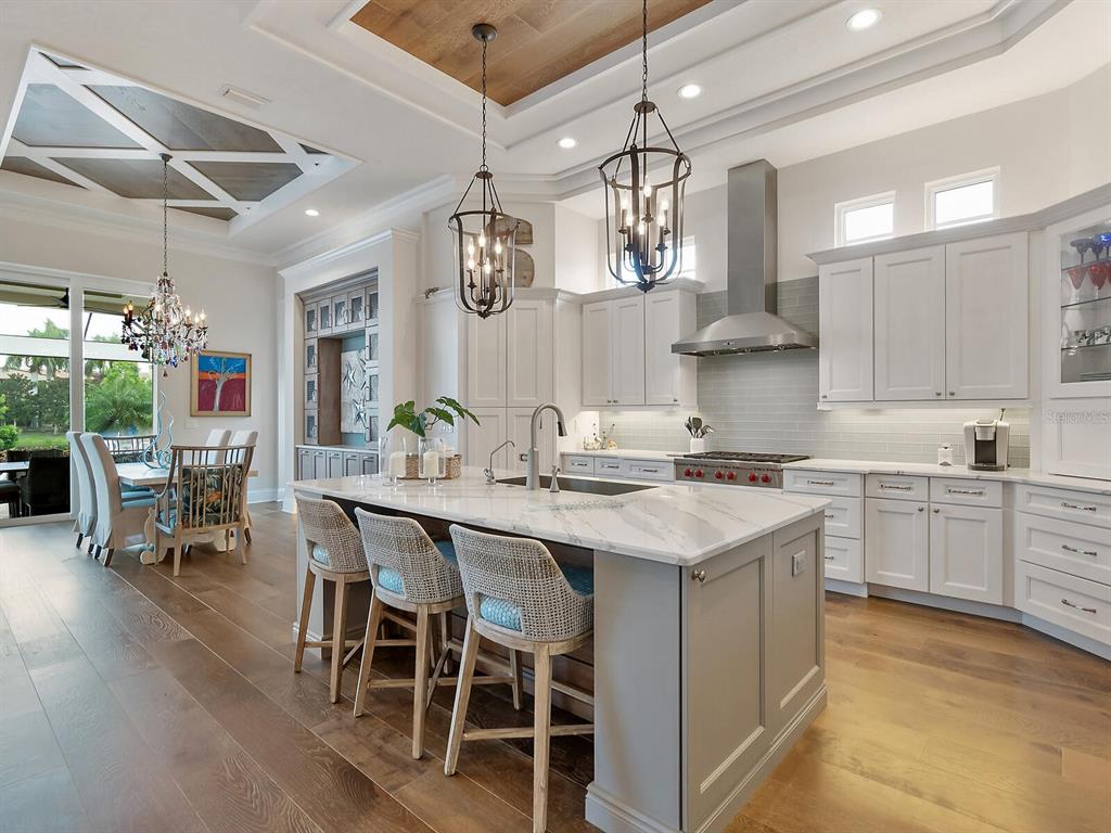 LAKE CLUB - Residential