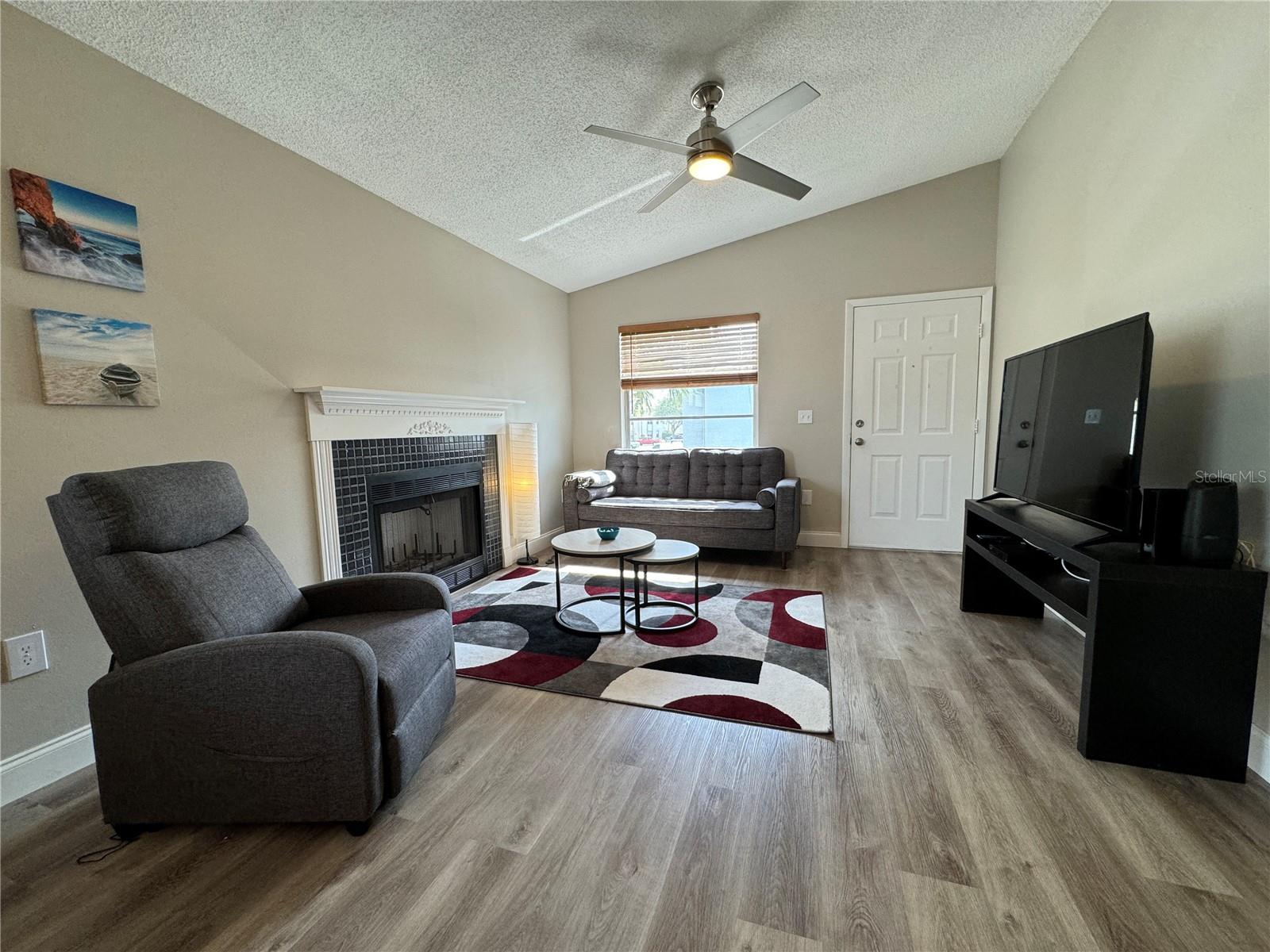 MIRROR LAKE SEC 3 - Residential Lease