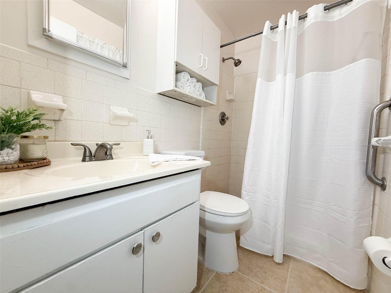 LAKE BREEZE ESTATES - Residential