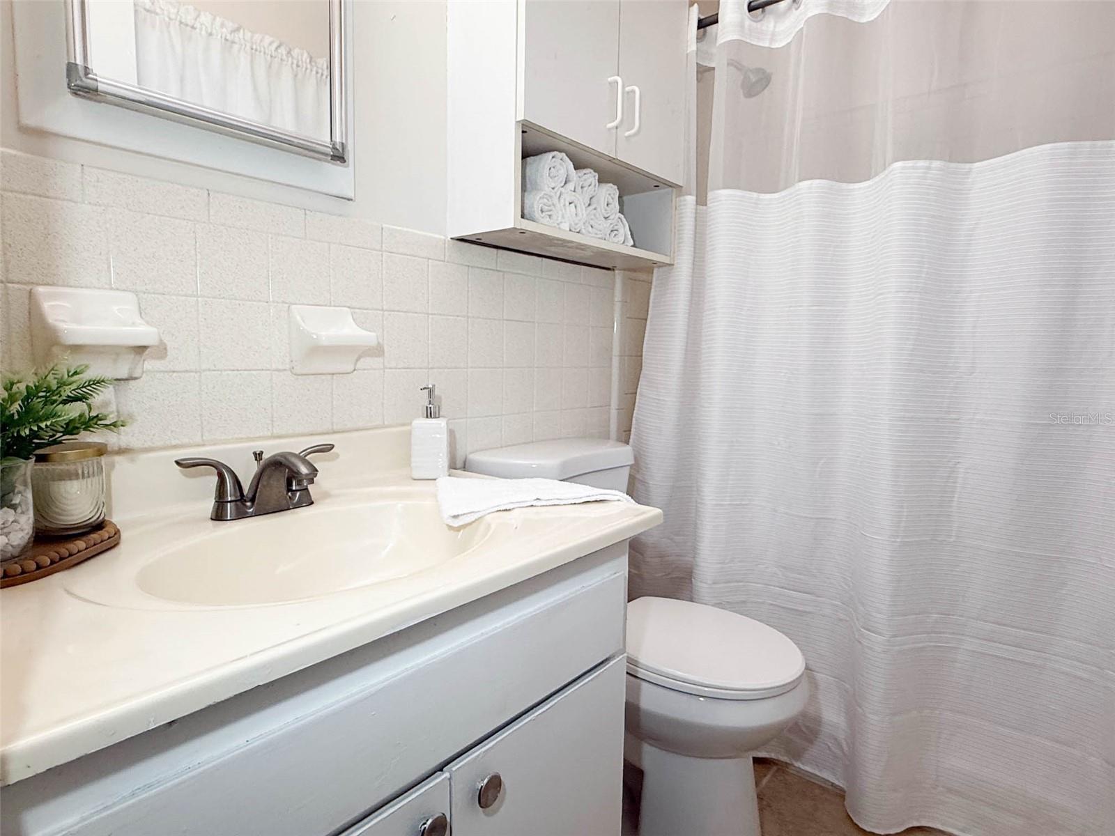 LAKE BREEZE ESTATES - Residential
