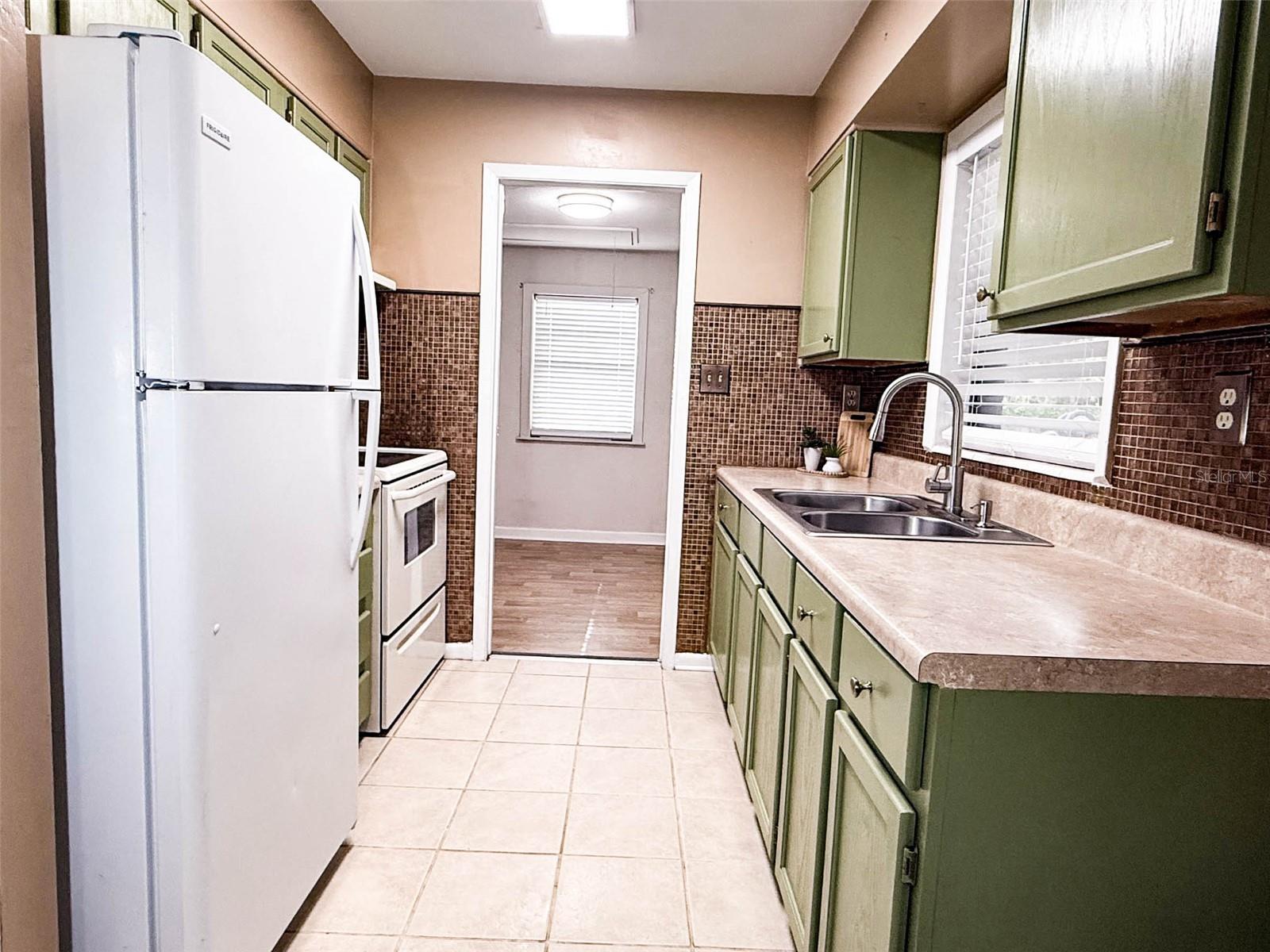 LAKE BREEZE ESTATES - Residential