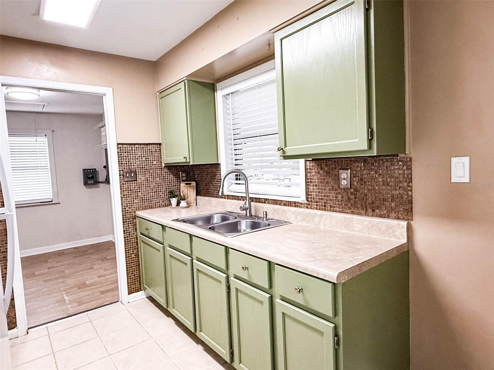 LAKE BREEZE ESTATES - Residential