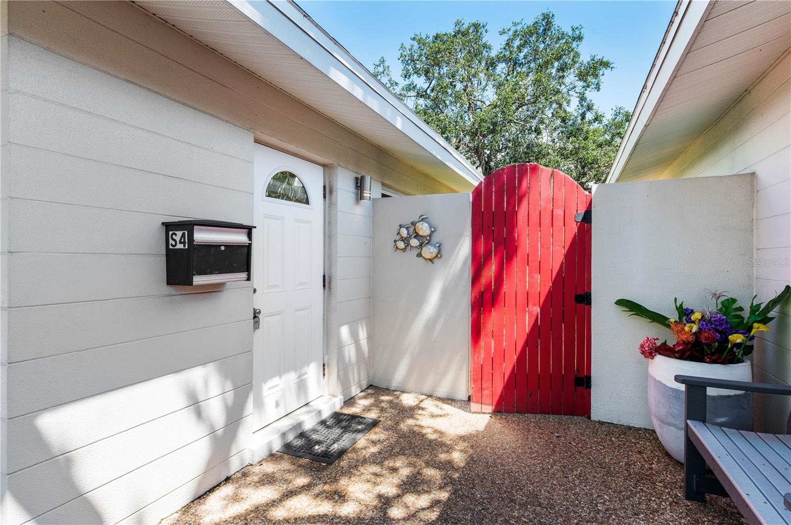 PROVINCIAL GARDENS - Residential Lease