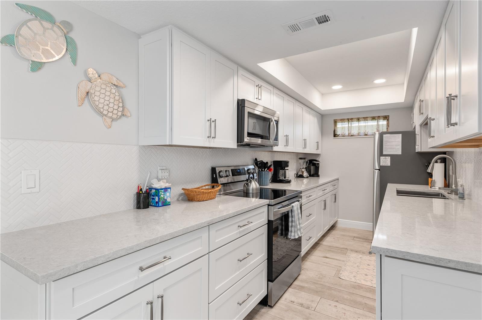 PROVINCIAL GARDENS - Residential Lease