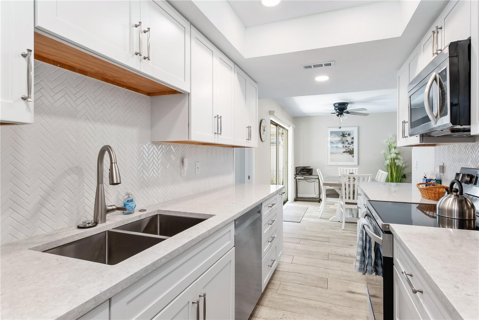 PROVINCIAL GARDENS - Residential Lease