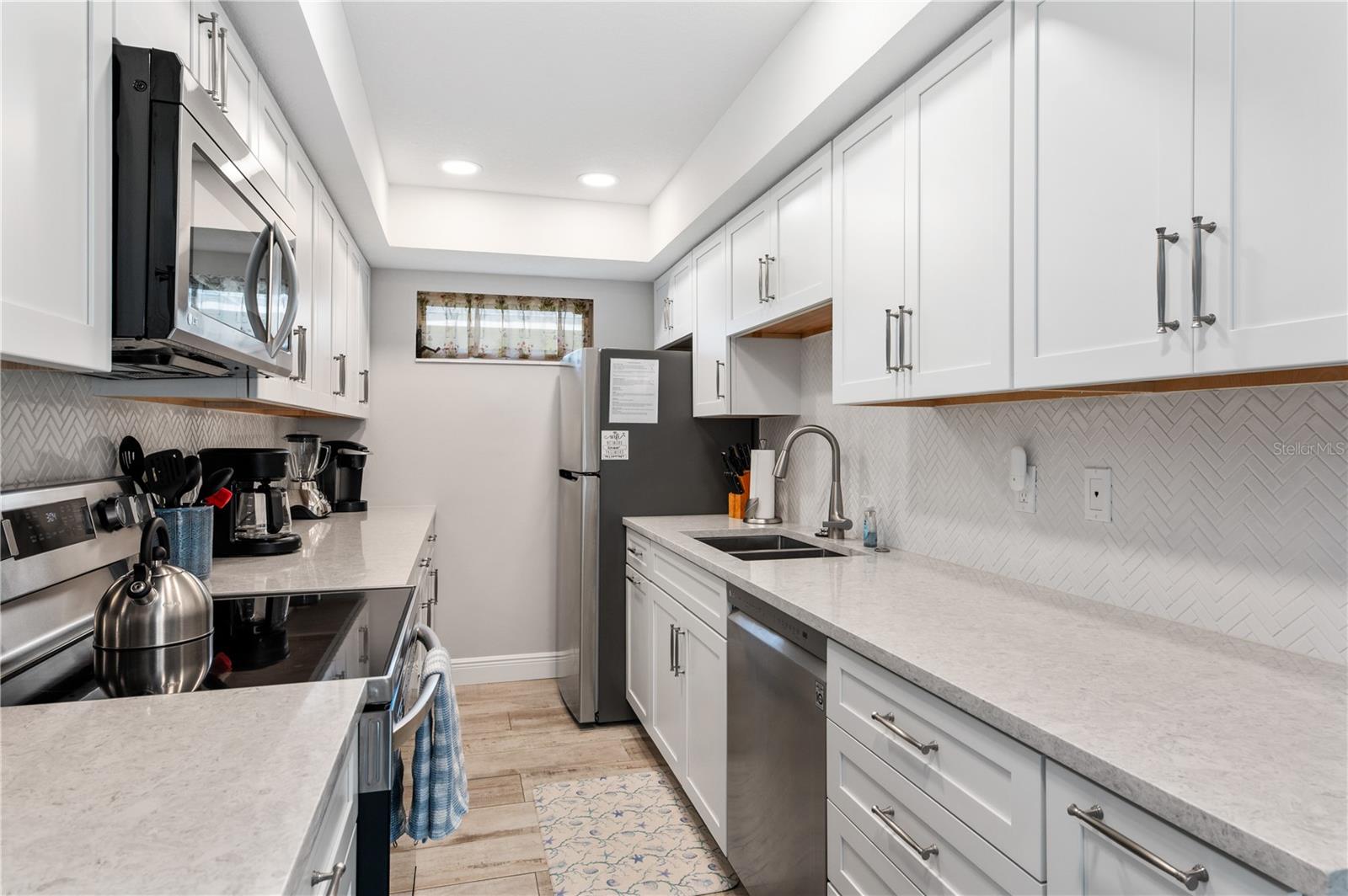 PROVINCIAL GARDENS - Residential Lease