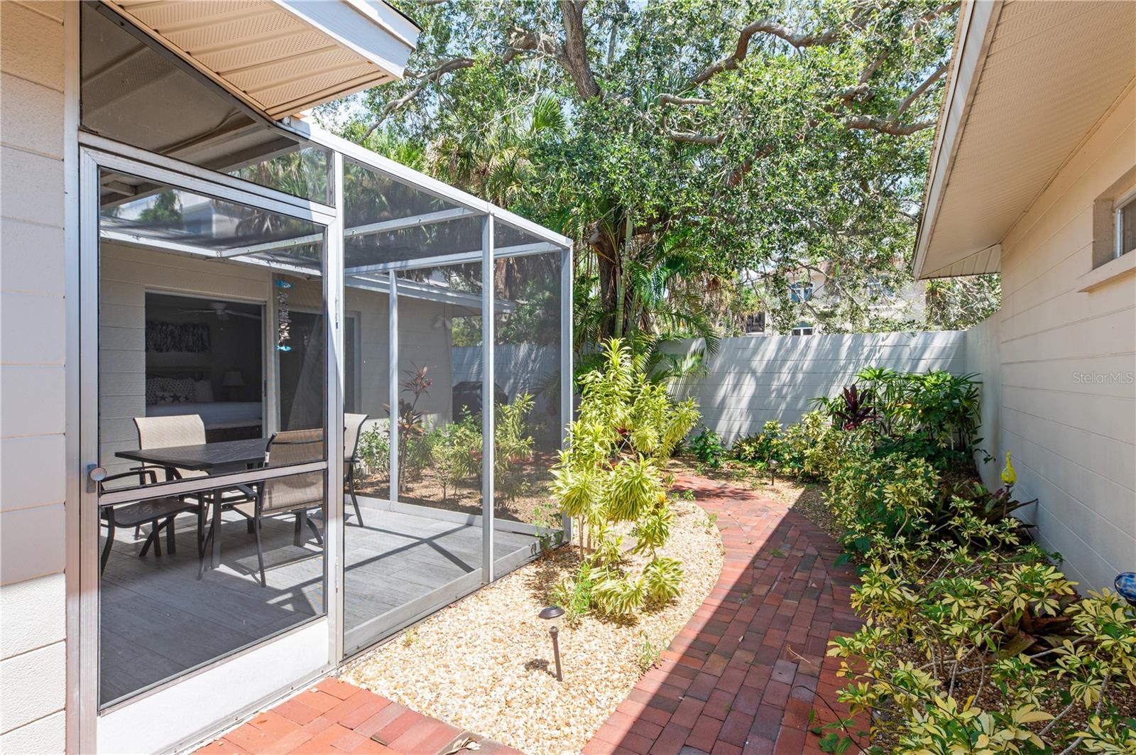 PROVINCIAL GARDENS - Residential Lease