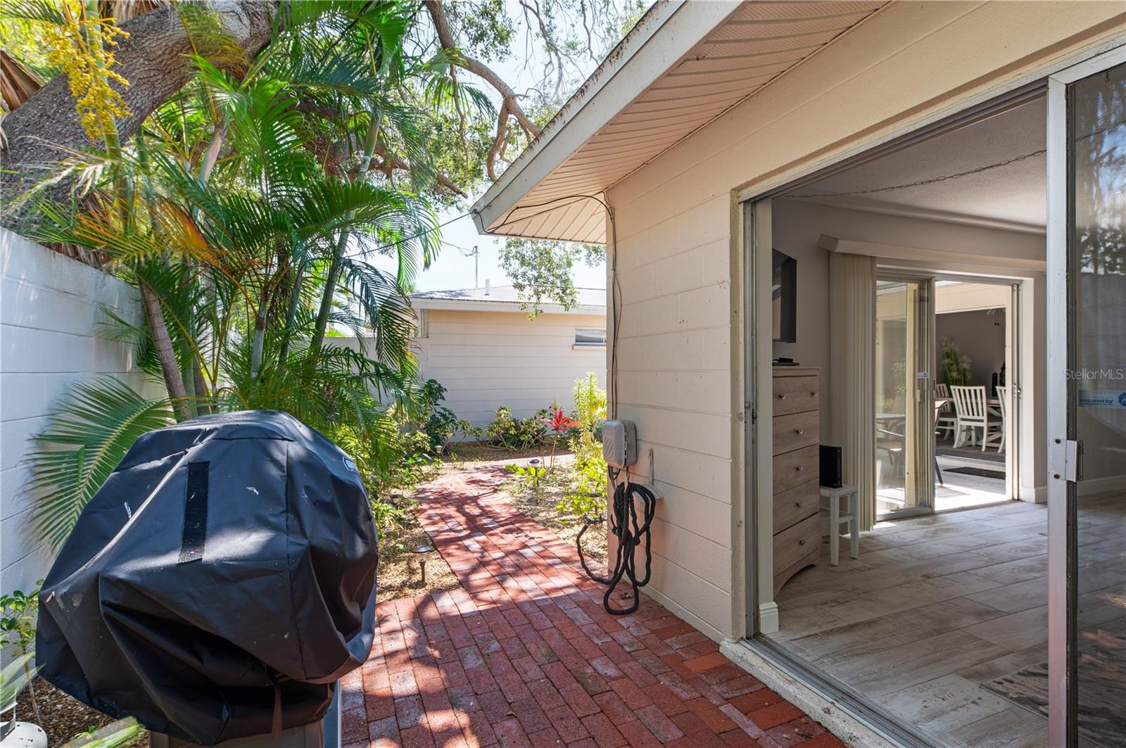 PROVINCIAL GARDENS - Residential Lease