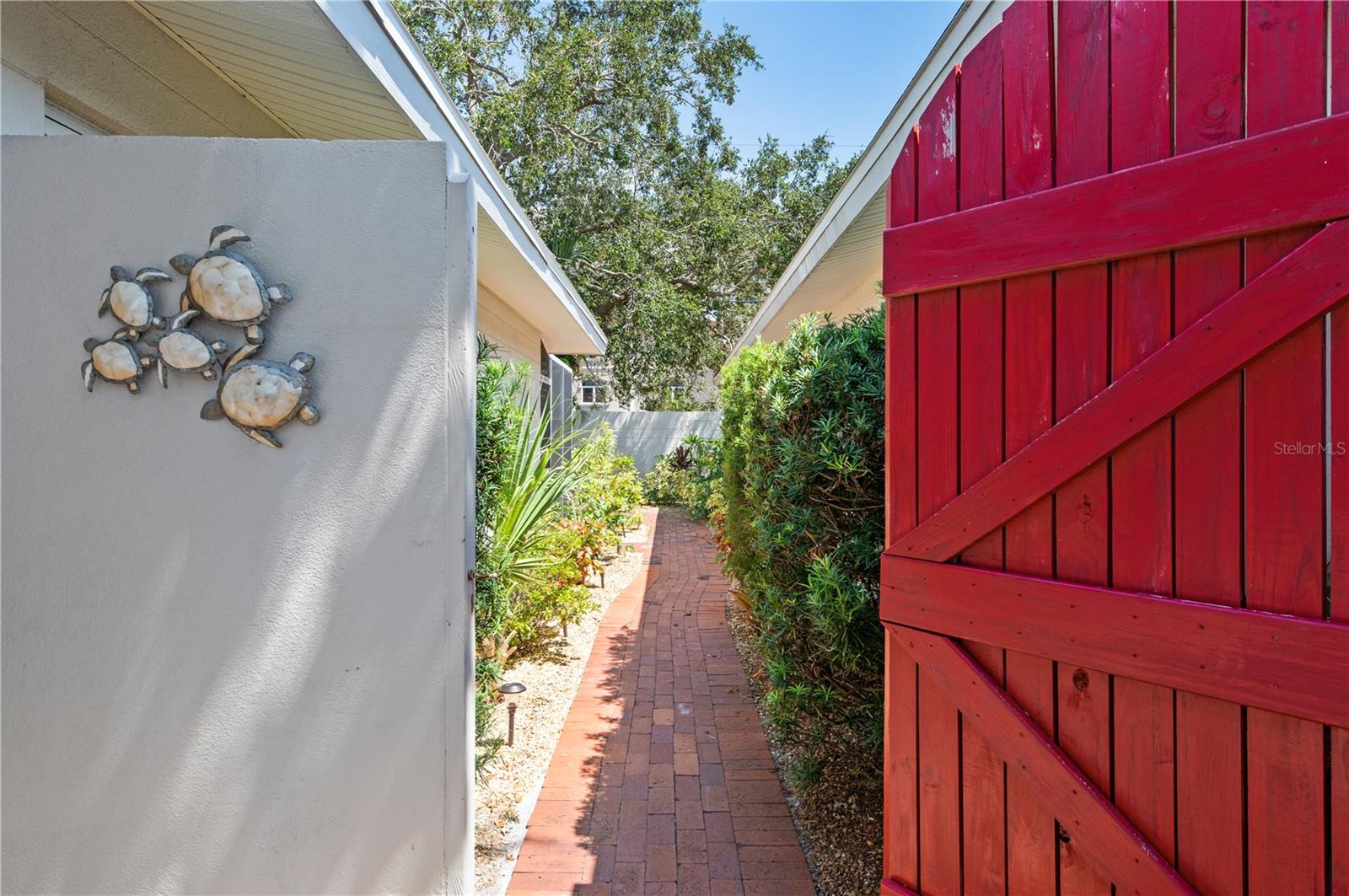 PROVINCIAL GARDENS - Residential Lease