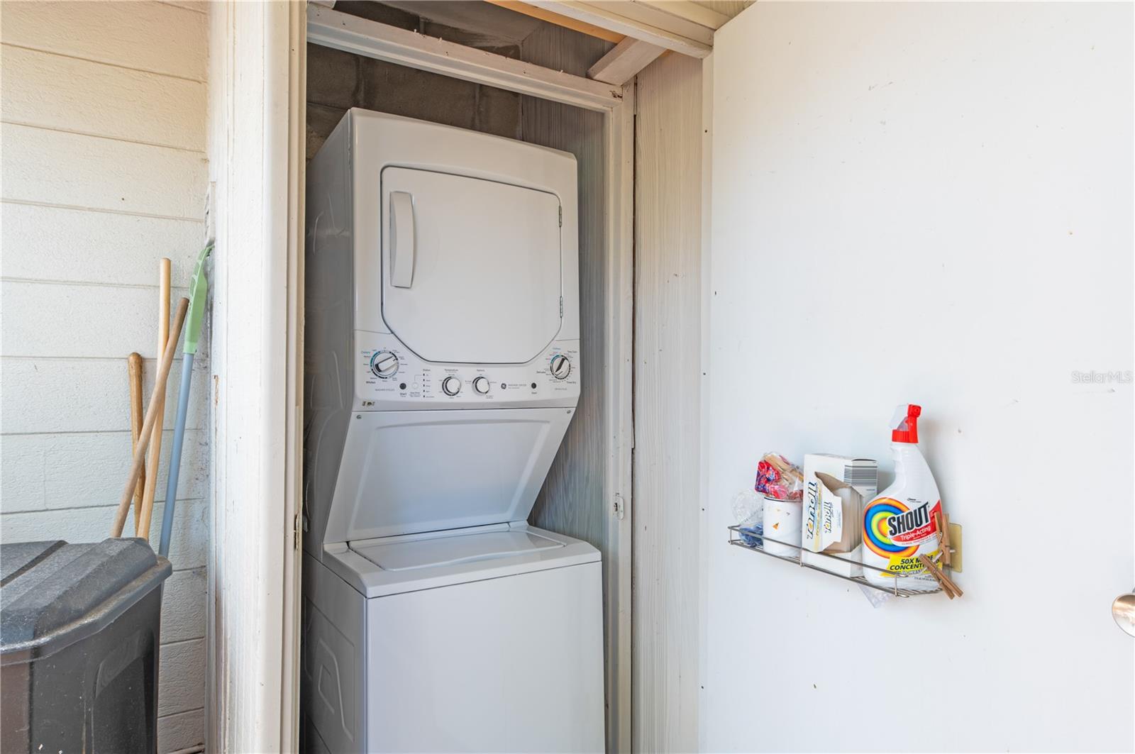 PROVINCIAL GARDENS - Residential Lease