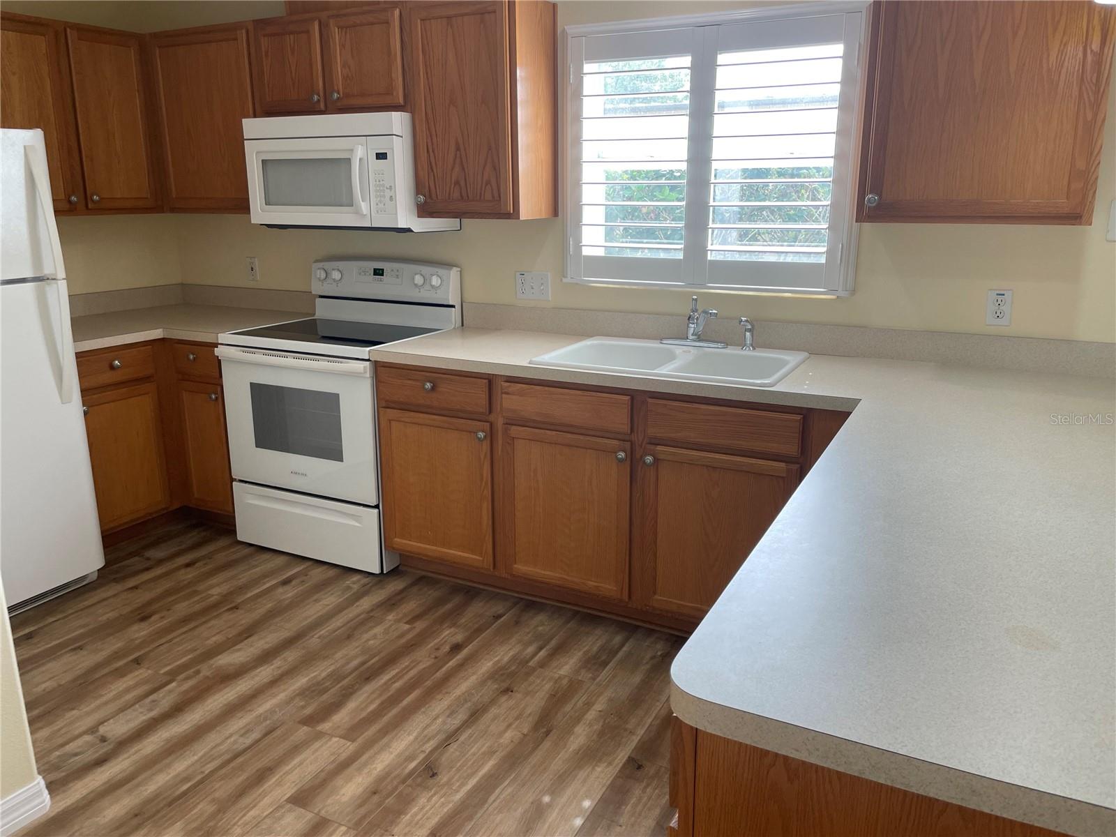 13290 THOROUGHBRED LOOP