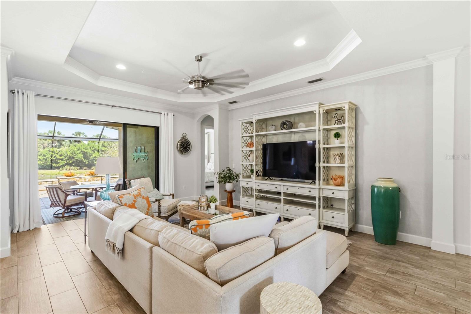 3936 WAYPOINT AVENUE