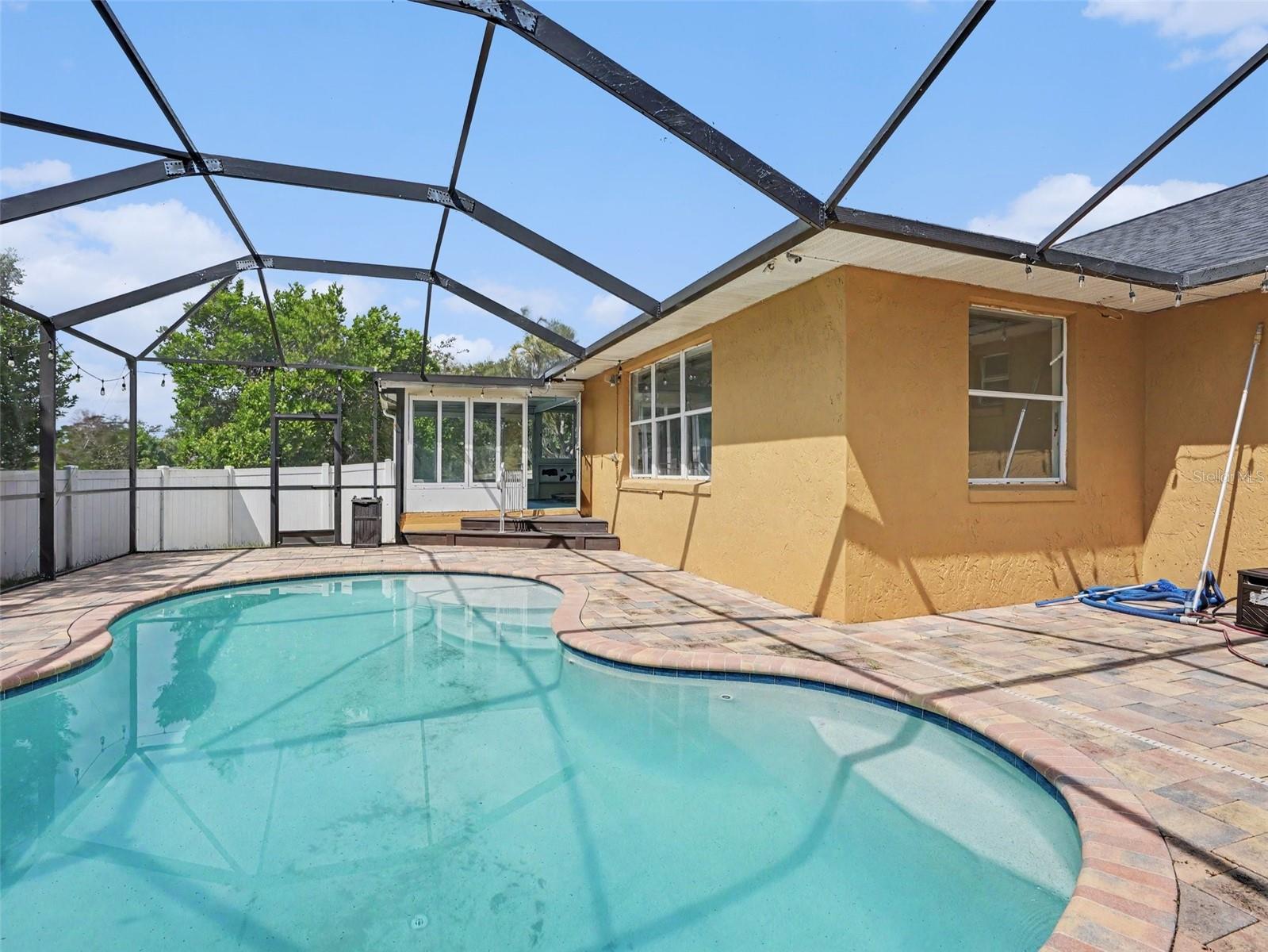 808 CHAMBERLAIN LOOP