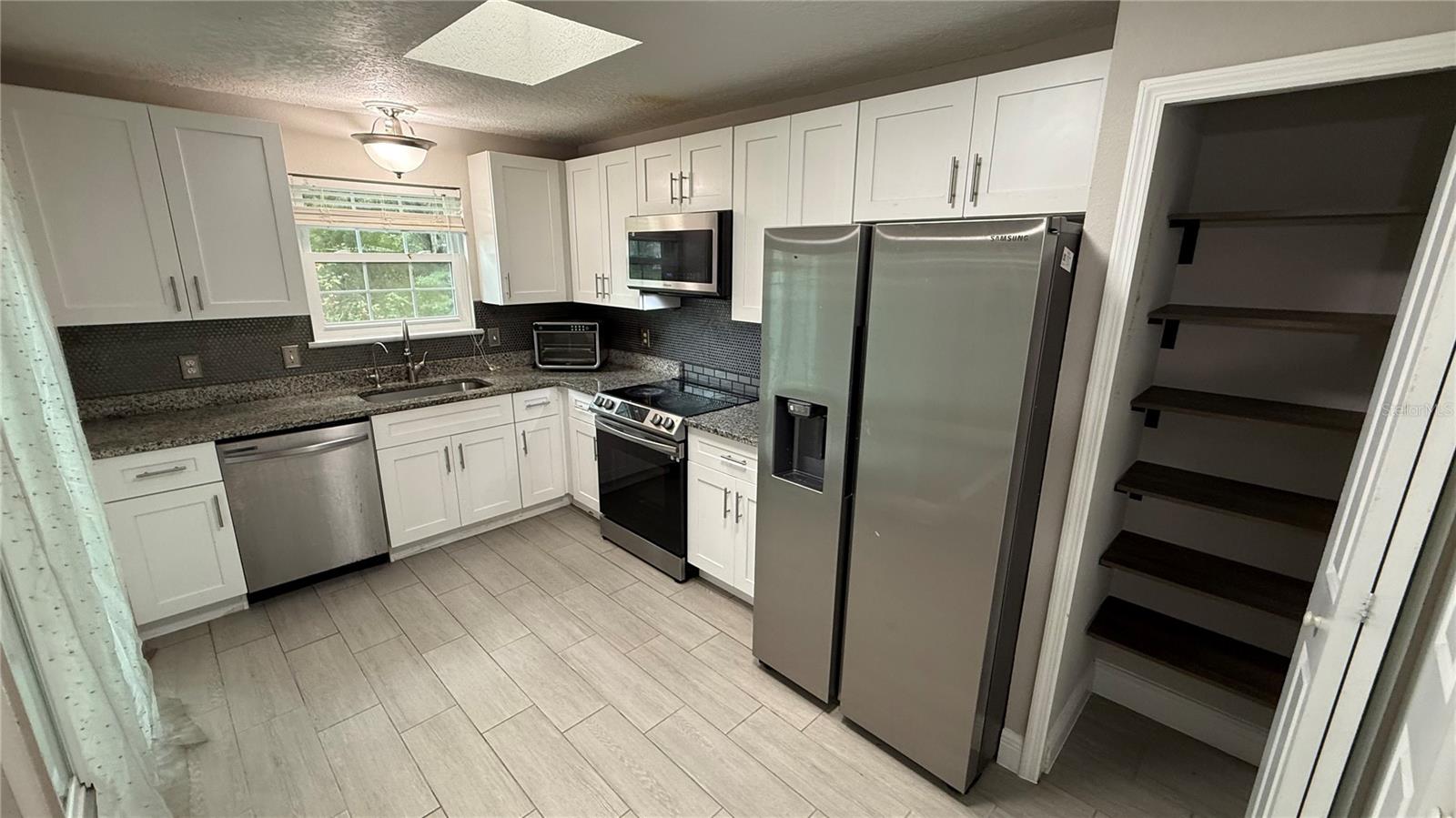 RIVERS EDGE - Residential