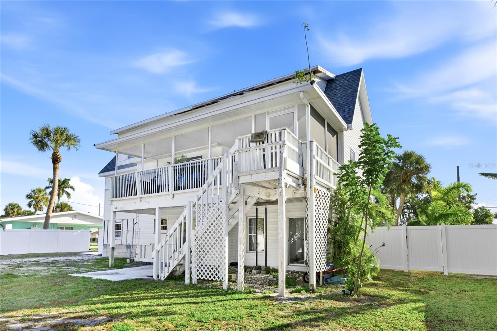 6936100; HOLMES BEACH 33RD UNIT; LOT 3; BLOCK 10; - Residential