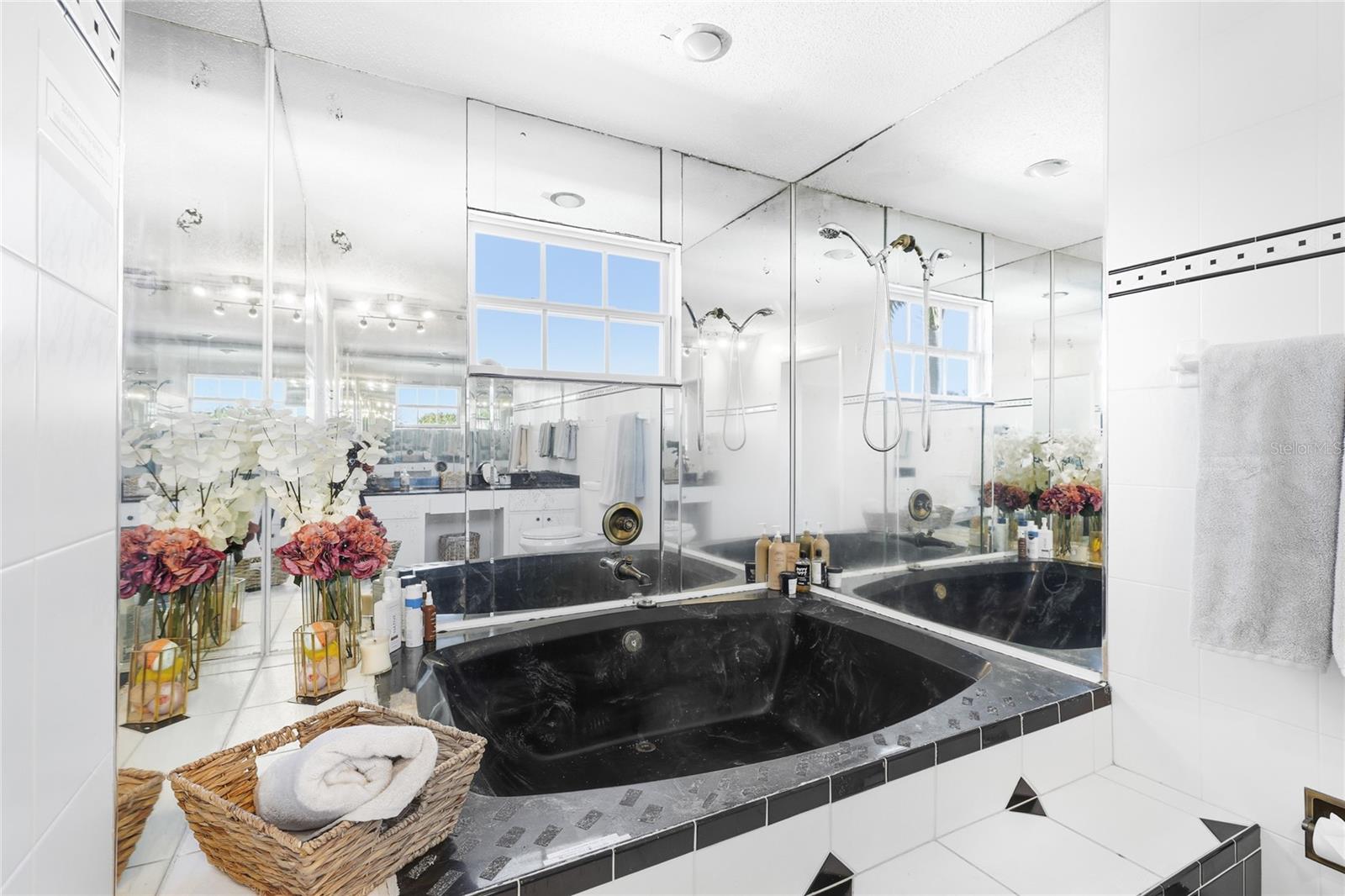 6936100; HOLMES BEACH 33RD UNIT; LOT 3; BLOCK 10; - Residential