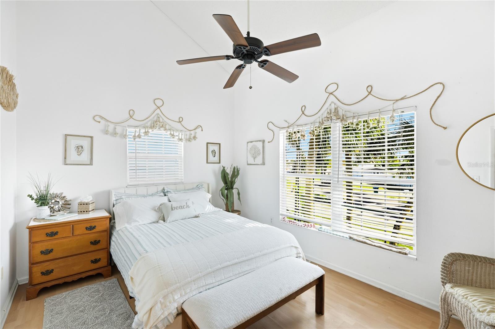 6936100; HOLMES BEACH 33RD UNIT; LOT 3; BLOCK 10; - Residential