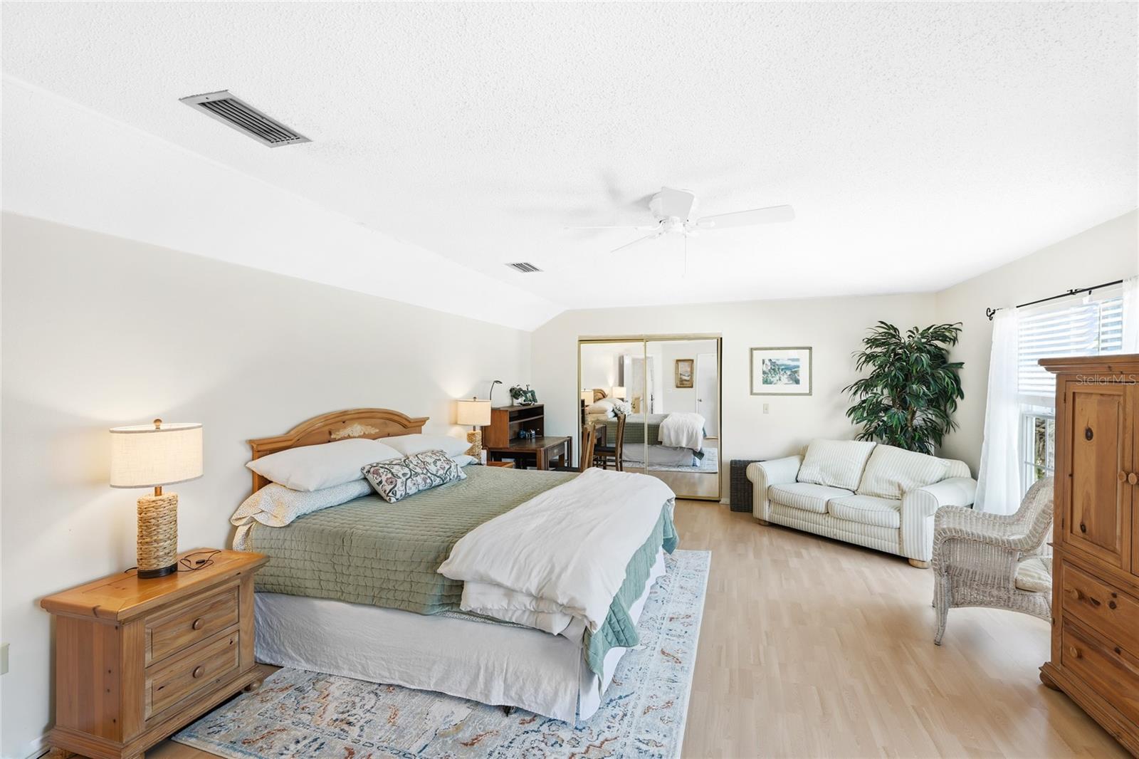 6936100; HOLMES BEACH 33RD UNIT; LOT 3; BLOCK 10; - Residential