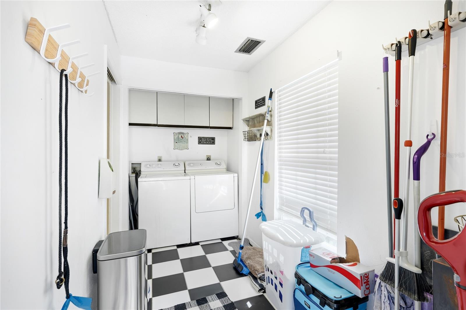 6936100; HOLMES BEACH 33RD UNIT; LOT 3; BLOCK 10; - Residential