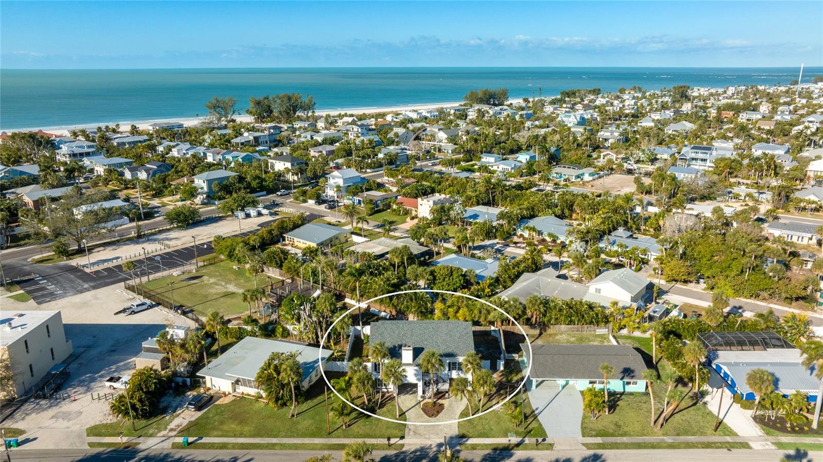 6936100; HOLMES BEACH 33RD UNIT; LOT 3; BLOCK 10; - Residential