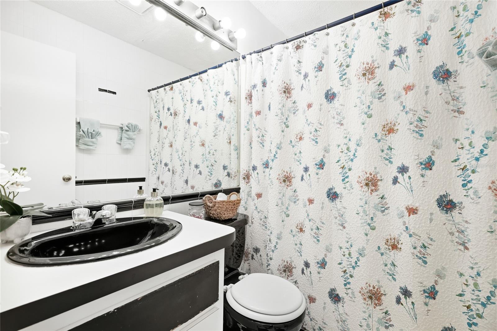 6936100; HOLMES BEACH 33RD UNIT; LOT 3; BLOCK 10; - Residential