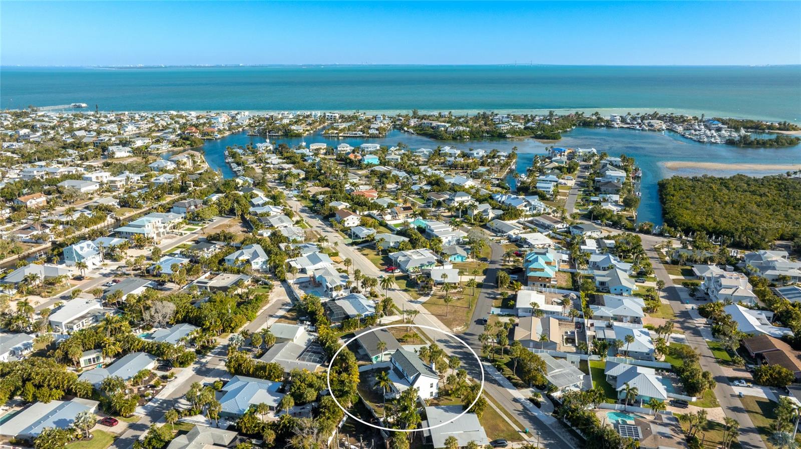 6936100; HOLMES BEACH 33RD UNIT; LOT 3; BLOCK 10; - Residential