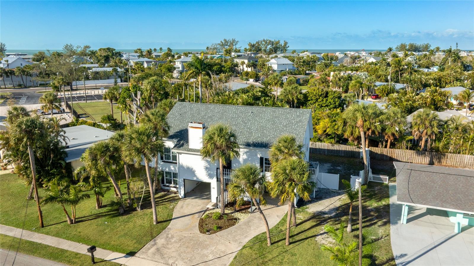 6936100; HOLMES BEACH 33RD UNIT; LOT 3; BLOCK 10; - Residential