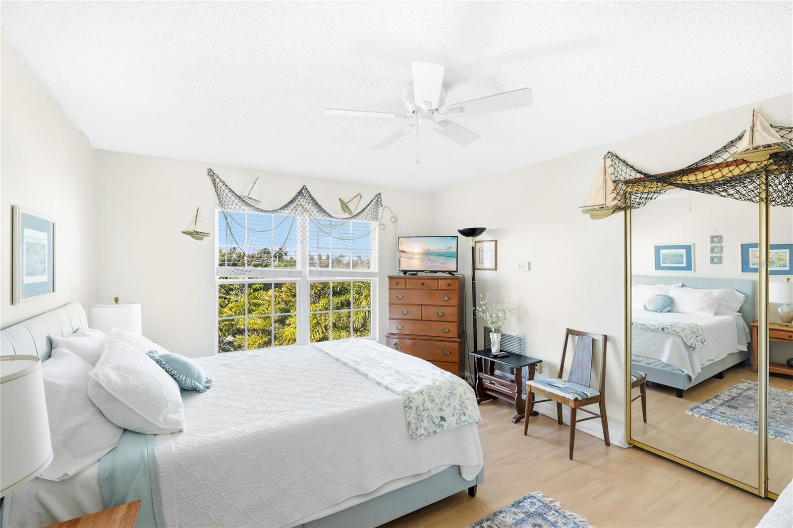 6936100; HOLMES BEACH 33RD UNIT; LOT 3; BLOCK 10; - Residential