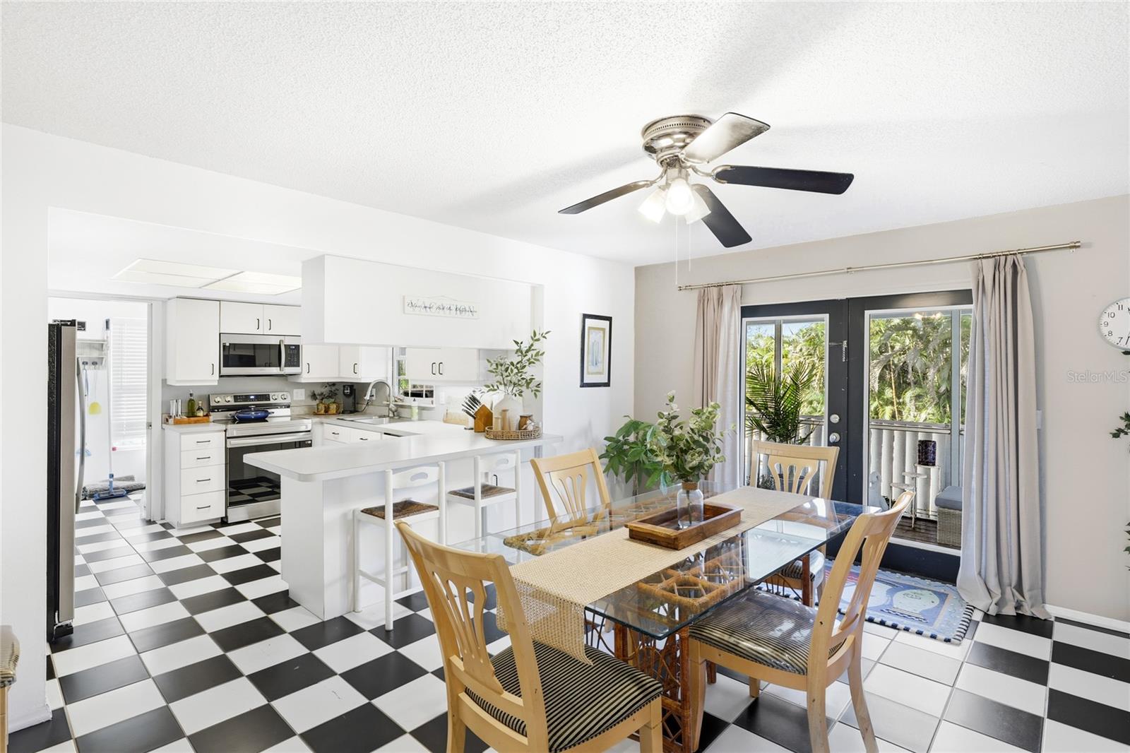 6936100; HOLMES BEACH 33RD UNIT; LOT 3; BLOCK 10; - Residential