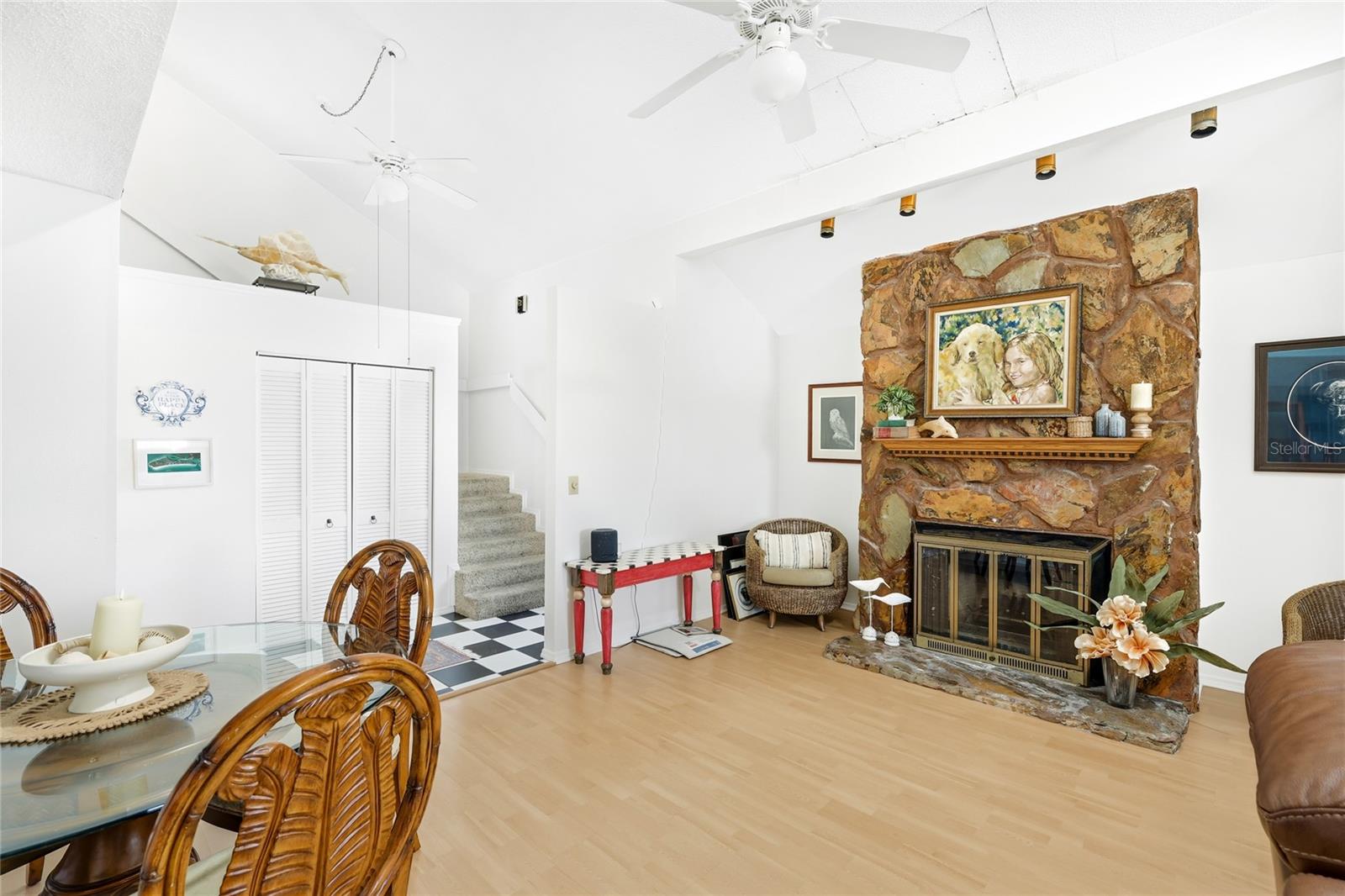 6936100; HOLMES BEACH 33RD UNIT; LOT 3; BLOCK 10; - Residential