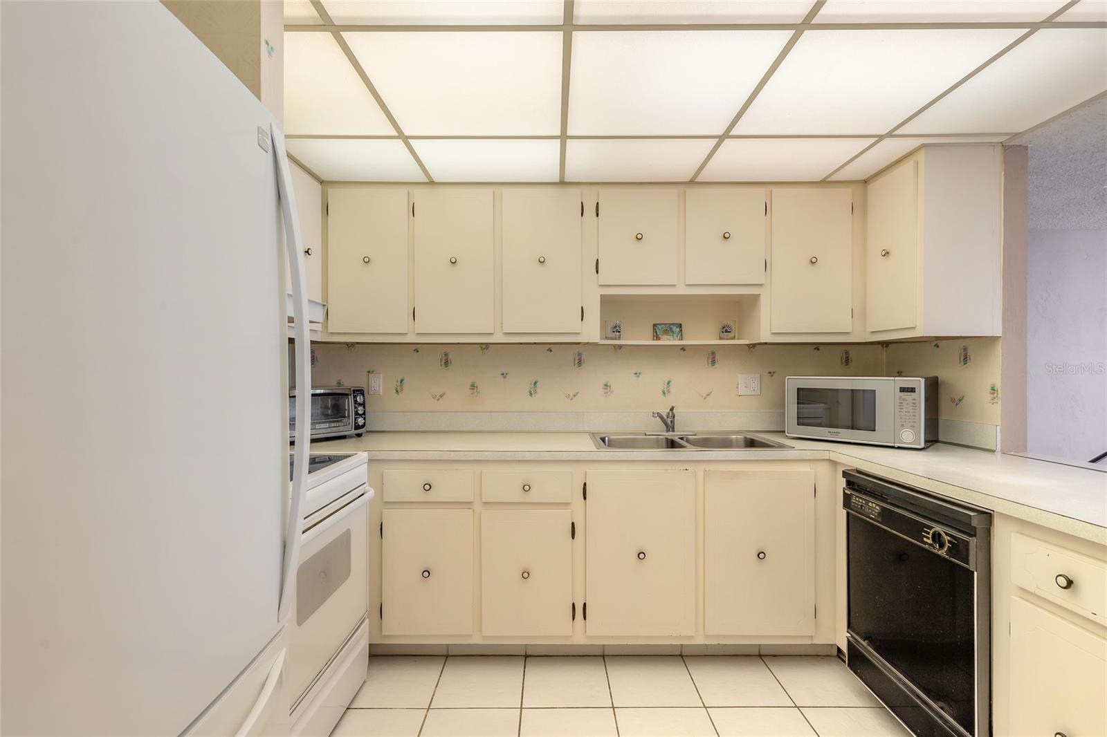 OCEAN 02 CONDO - Residential