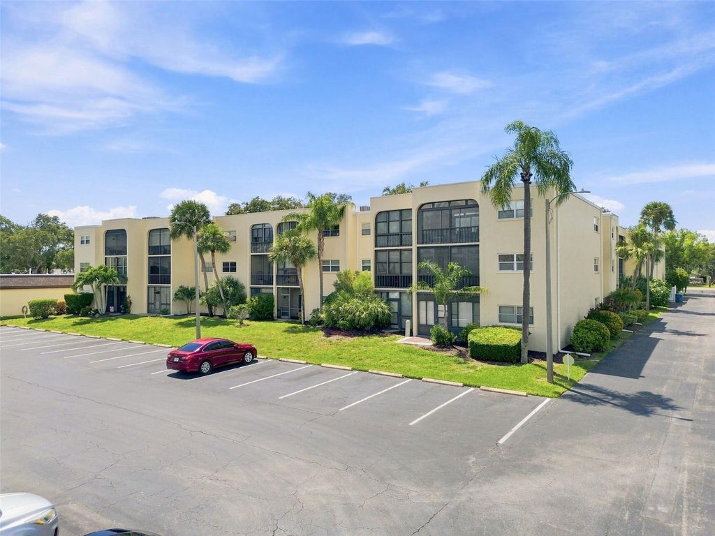 Photo of 11485 Oakhurst Road #1200-214, Largo, FL 33774 (MLS # TB8555563)