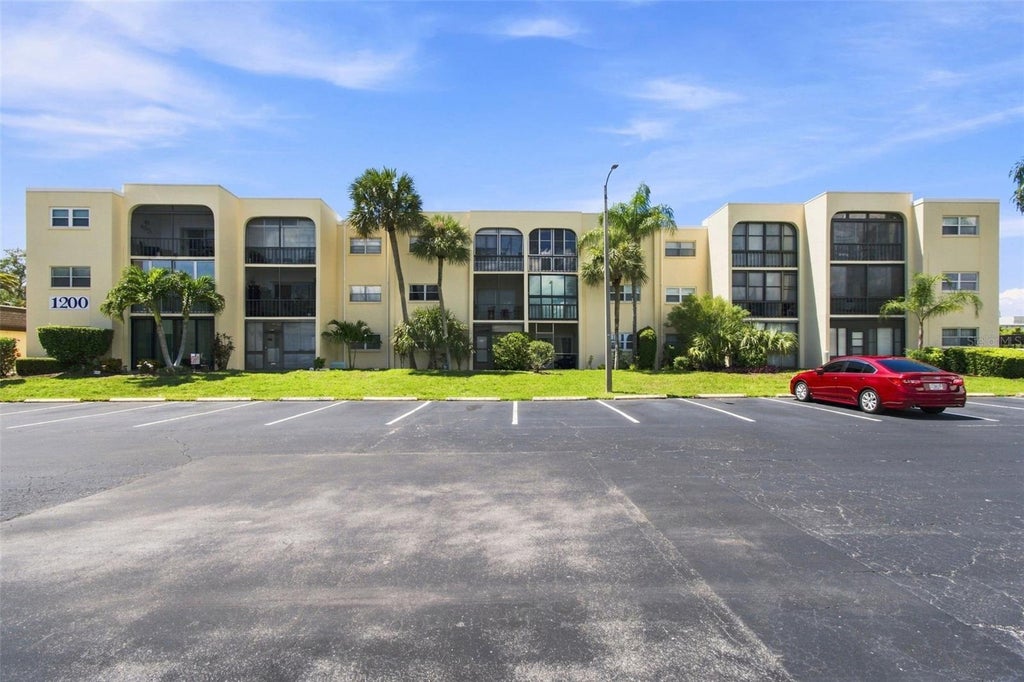 Photo of 11485 Oakhurst Road #1200-214, Largo, FL 33774 (MLS # TB8555563)