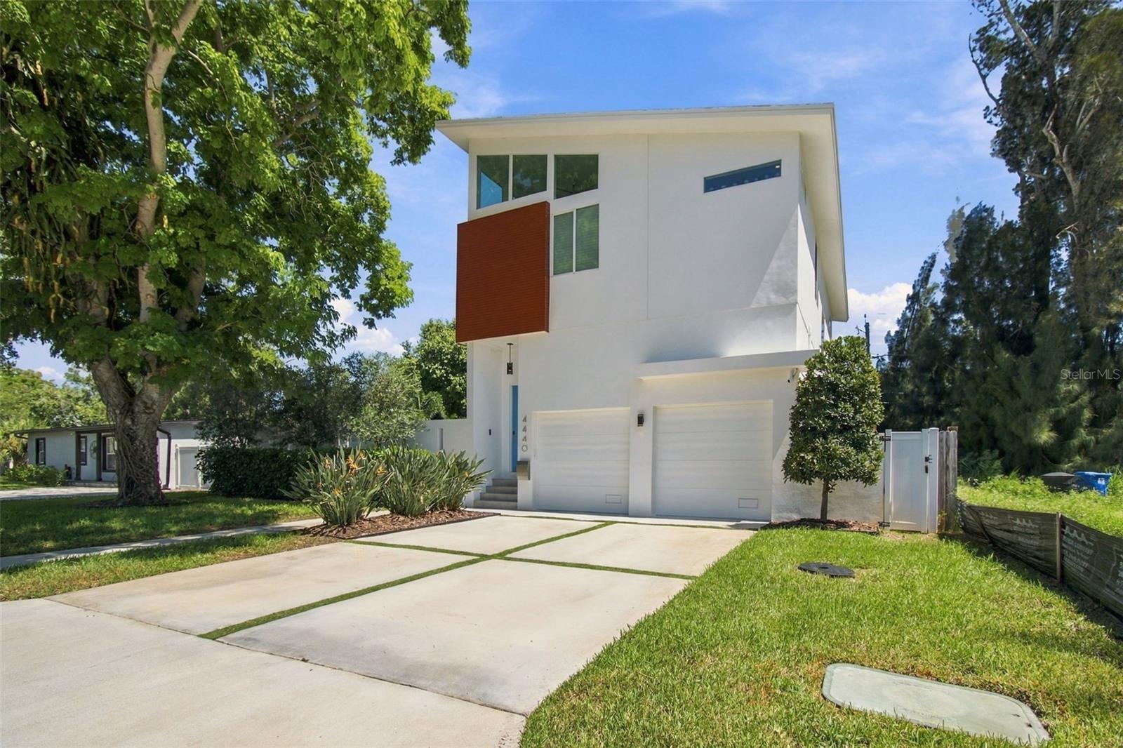 4440 POMPANO DRIVE SE