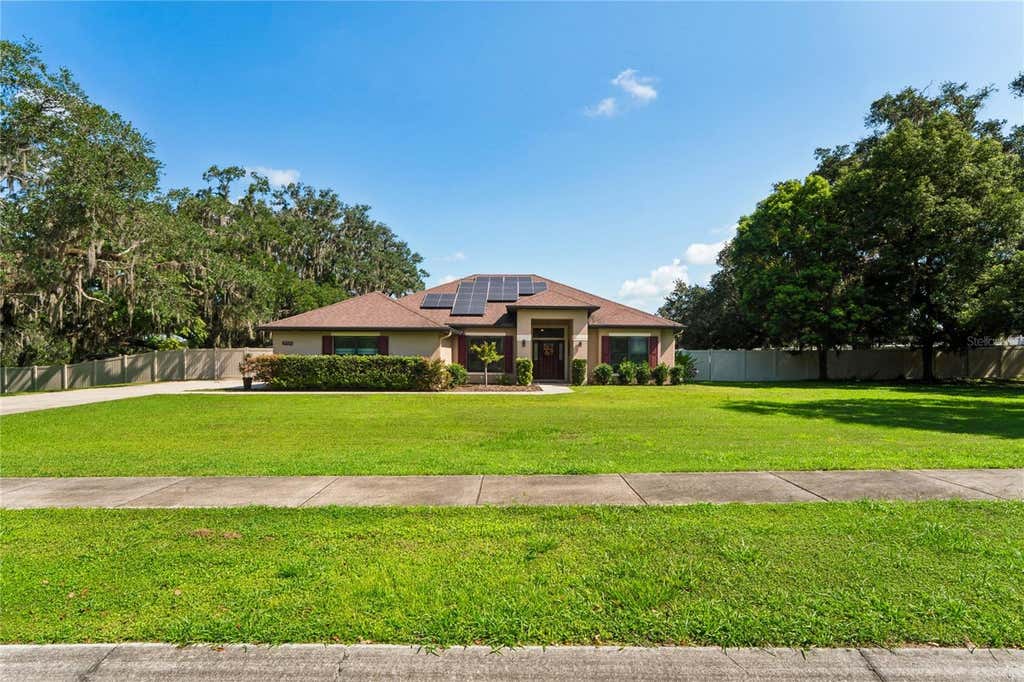 Photo of 27725 Century Oaks Court, Dade City, FL 33525 (MLS # TB8541431)