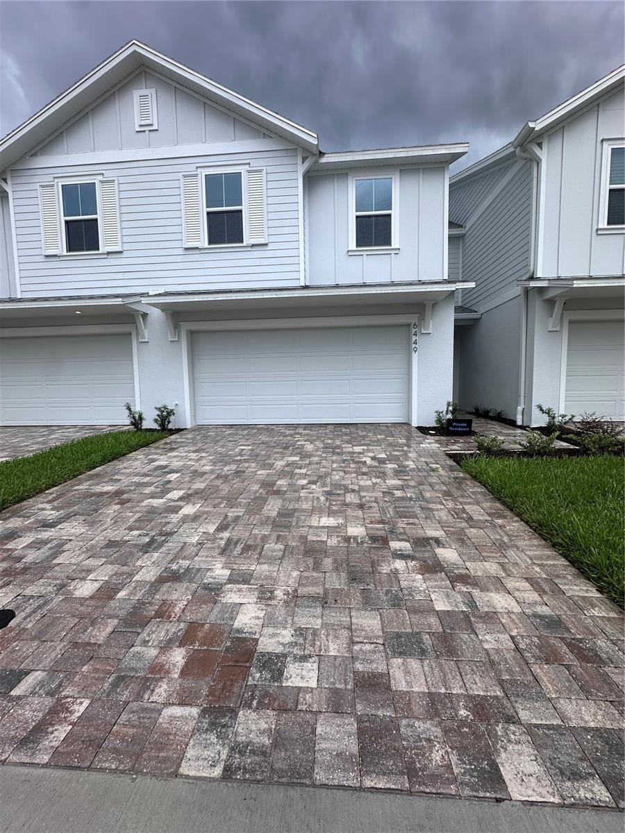 Welcome to this stunning townhome in the highly sought-after community of CYRENE AT HARMONY West, located in St. Cloud, Florida.
This beautiful property features 3 bedrooms, 2.5 bathrooms, and a 2-car garage, plus additional parking for 2 more vehicles outside.
The open-concept layout is filled with natural light, seamlessly connecting the spacious living area with the dining room and the chef’s kitchen, fully equipped with stainless steel appliances, stylish cabinetry, and a large center island perfect for casual dining or entertaining
Upstairs you’ll find 3 comfortable bedrooms, including a primary suite with a walk-in closet and a luxury en-suite bathroom featuring dual sinks and a walk-in shower.
The community offers premium amenities: swimming pool, fitness center, playground, and dog park. It is also located in an A-rated school district, making it an excellent choice for families. Just minutes away from shopping centers, restaurants, cafés, and essential services—plus, a brand-new Publix is under construction inside the community for even more convenience.