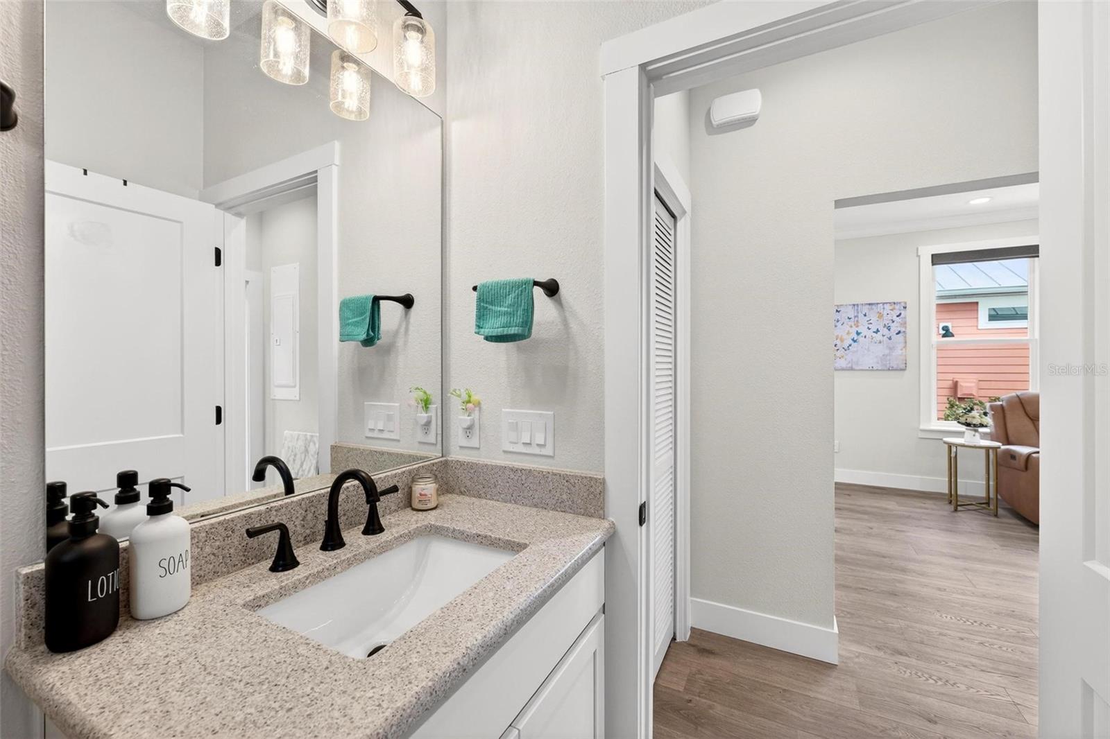 LAKESIDE - Residential