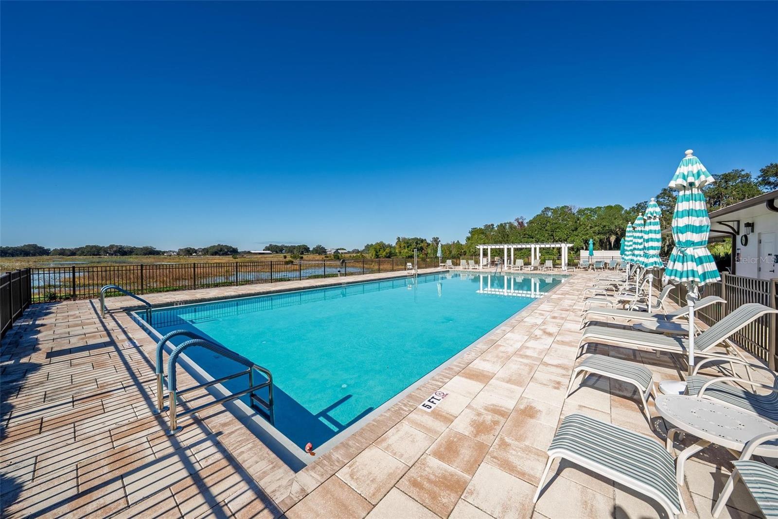 LAKESIDE - Residential