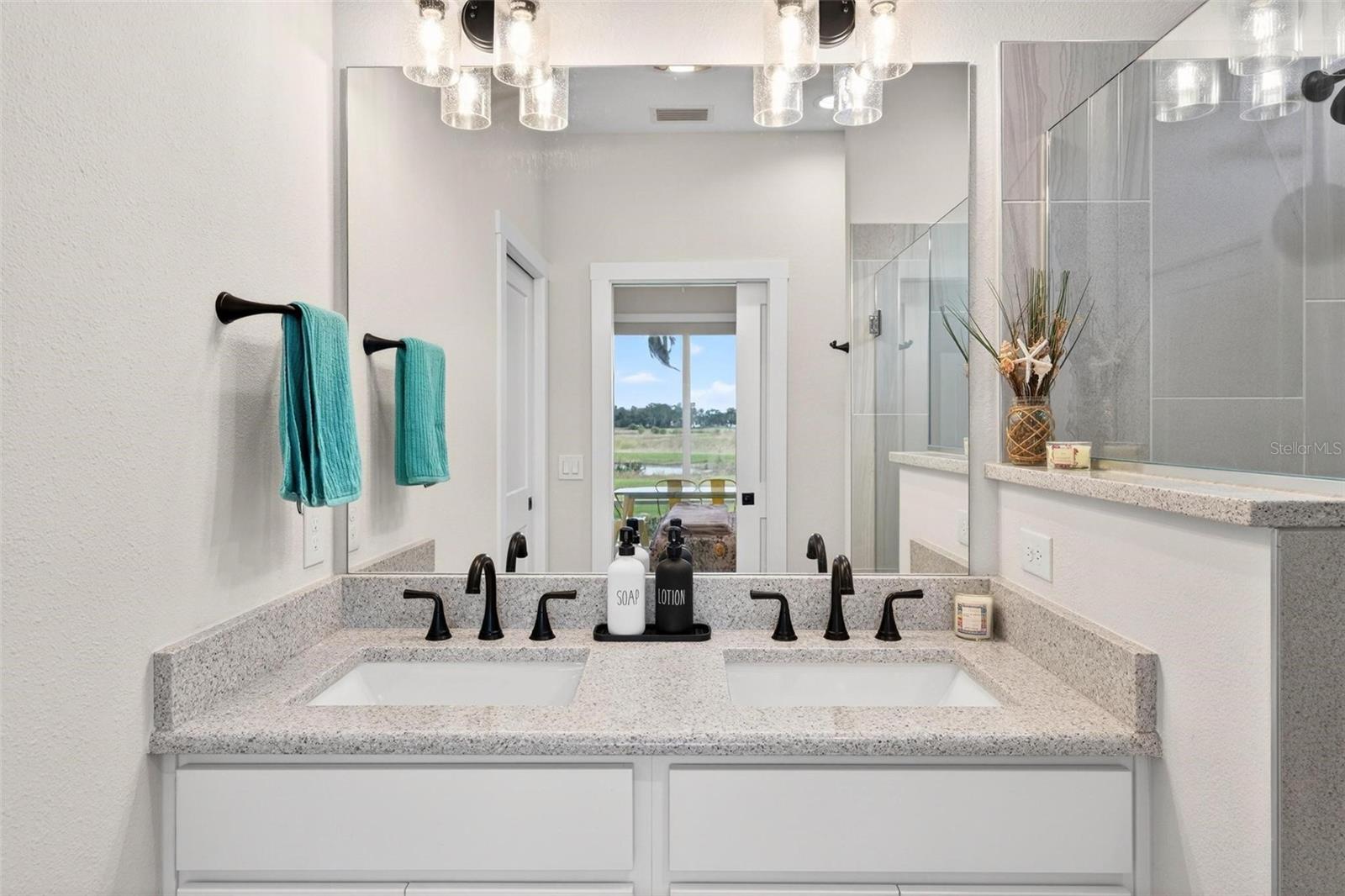 LAKESIDE - Residential