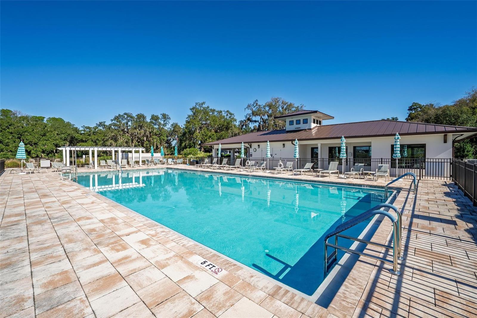 LAKESIDE - Residential