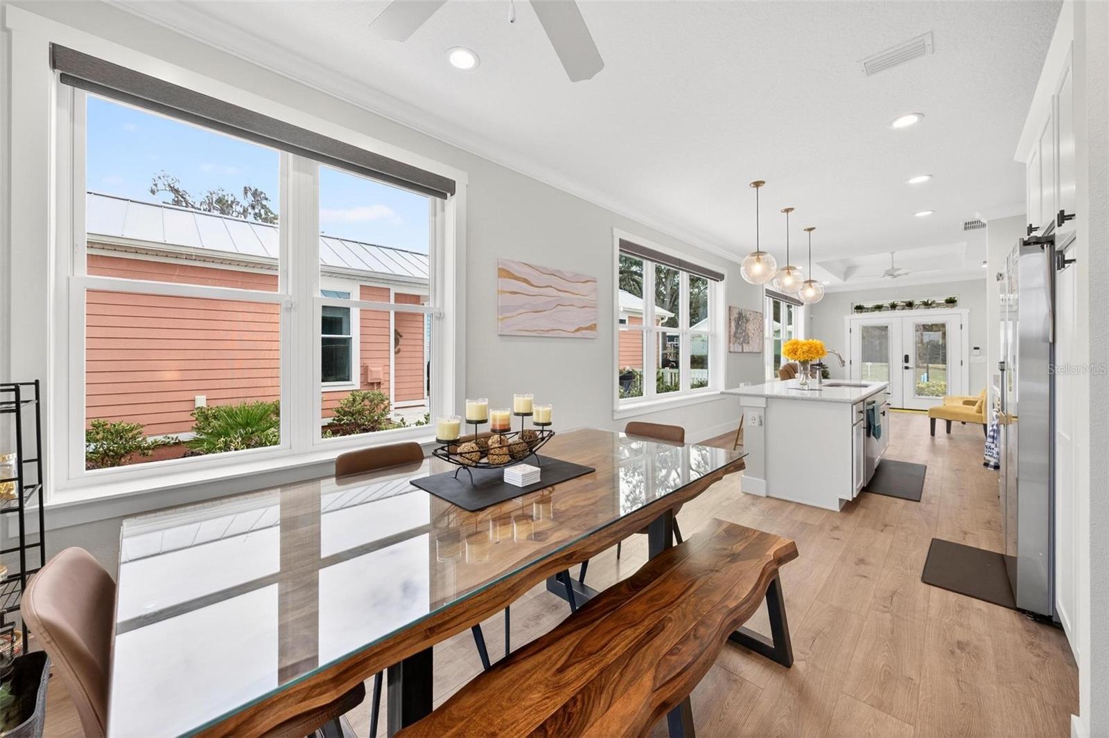 LAKESIDE - Residential