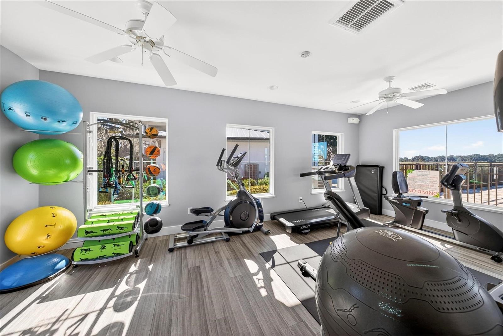 LAKESIDE - Residential