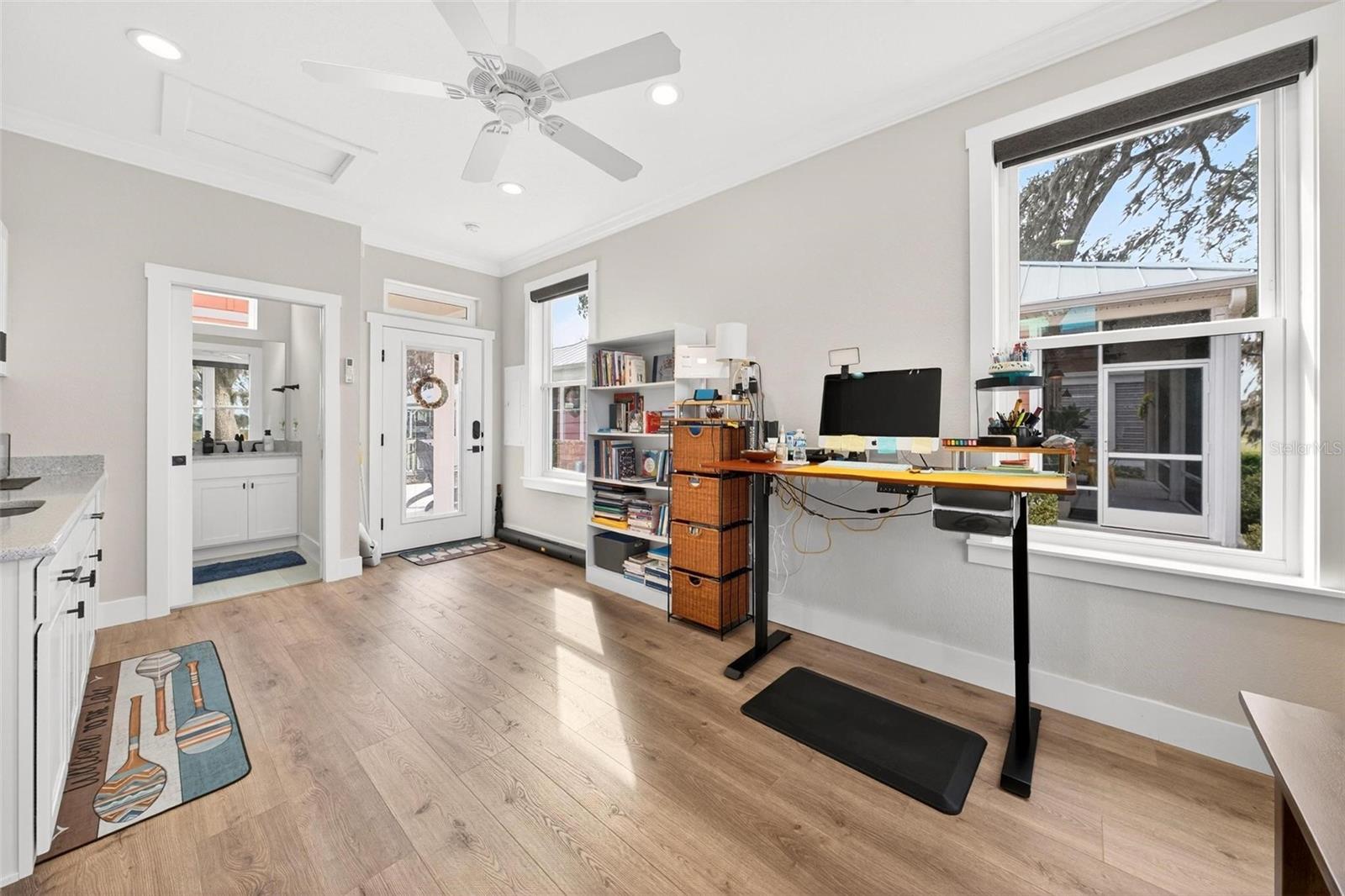 LAKESIDE - Residential