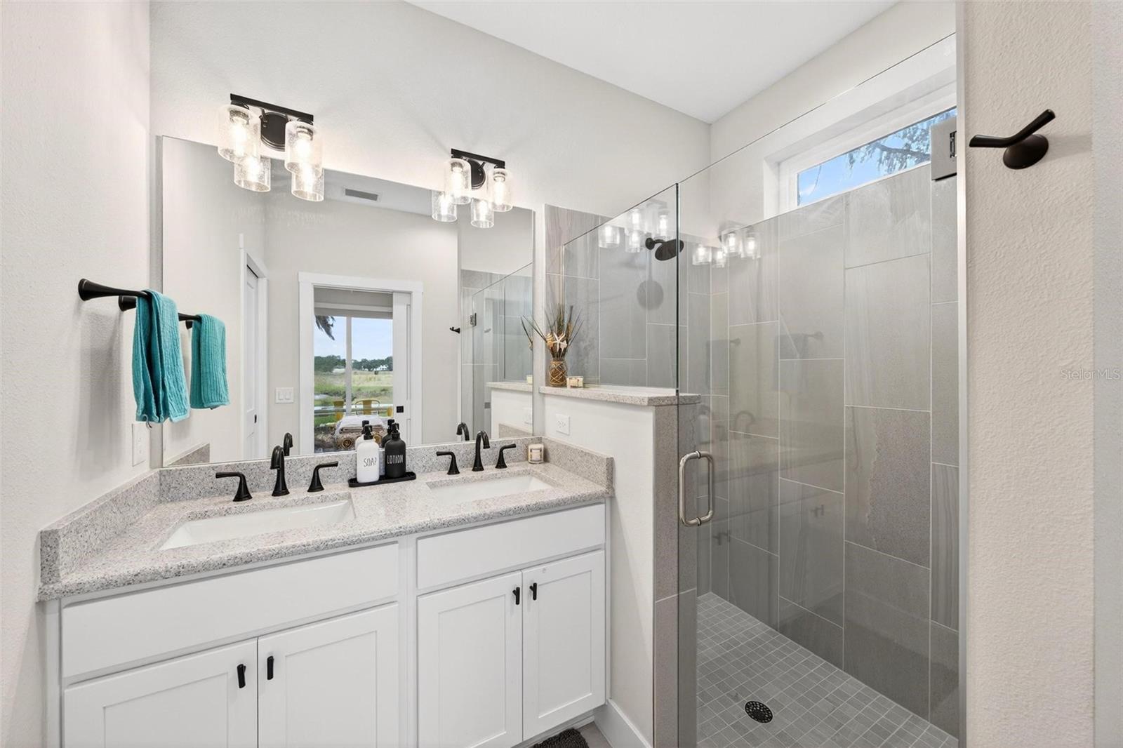 LAKESIDE - Residential