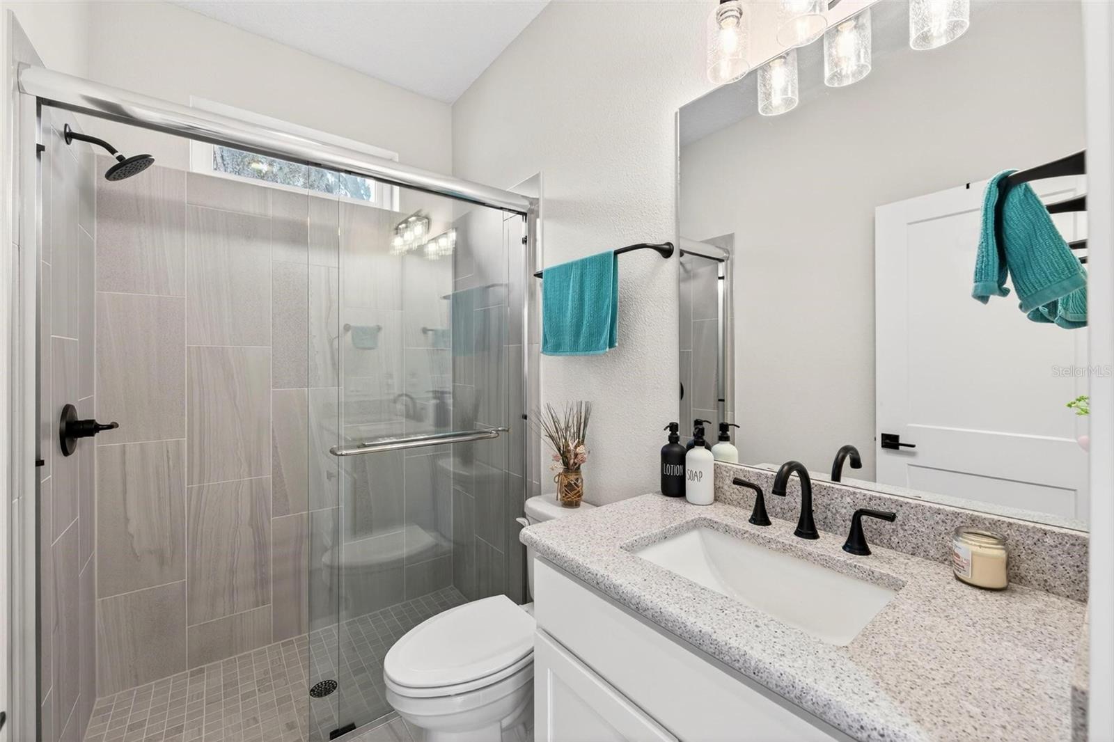 LAKESIDE - Residential