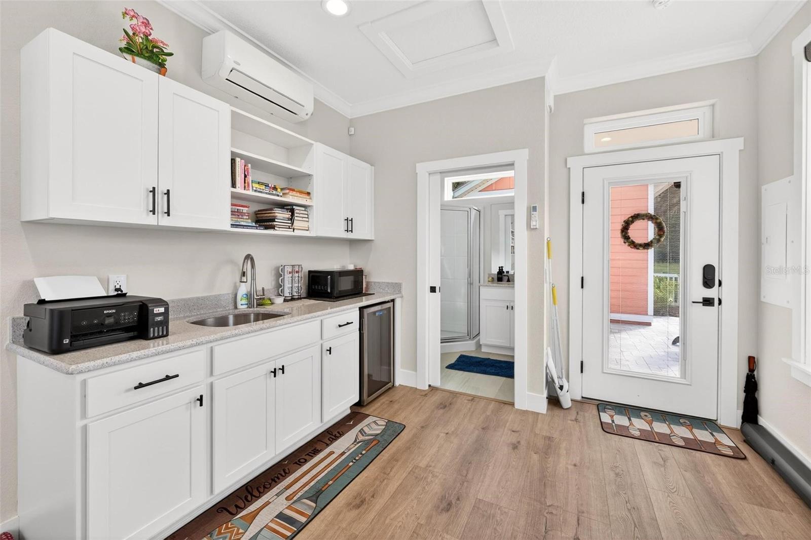 LAKESIDE - Residential