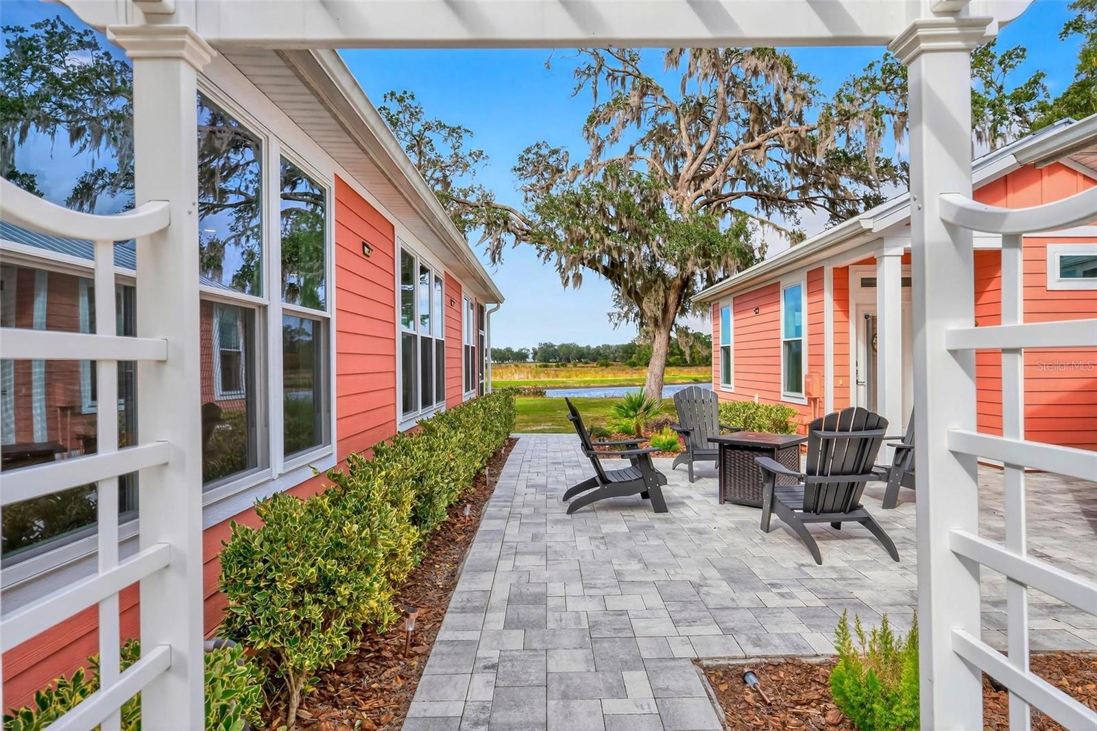 LAKESIDE - Residential