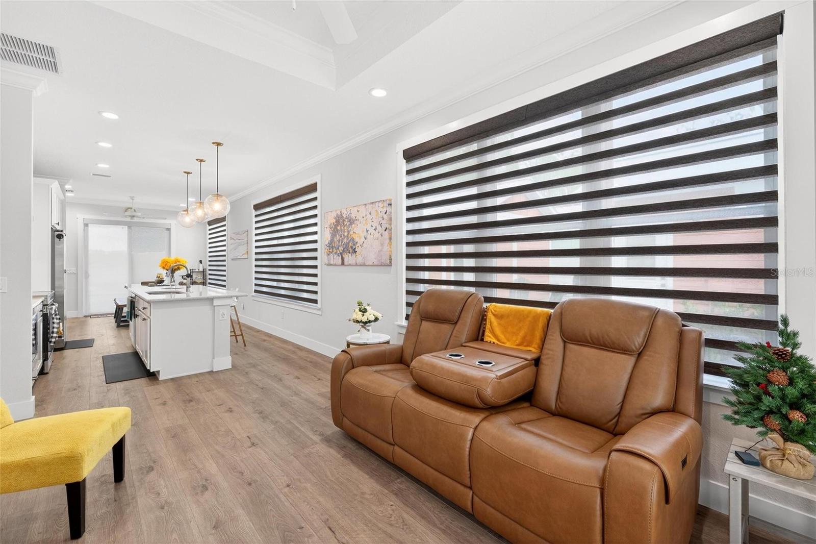 LAKESIDE - Residential