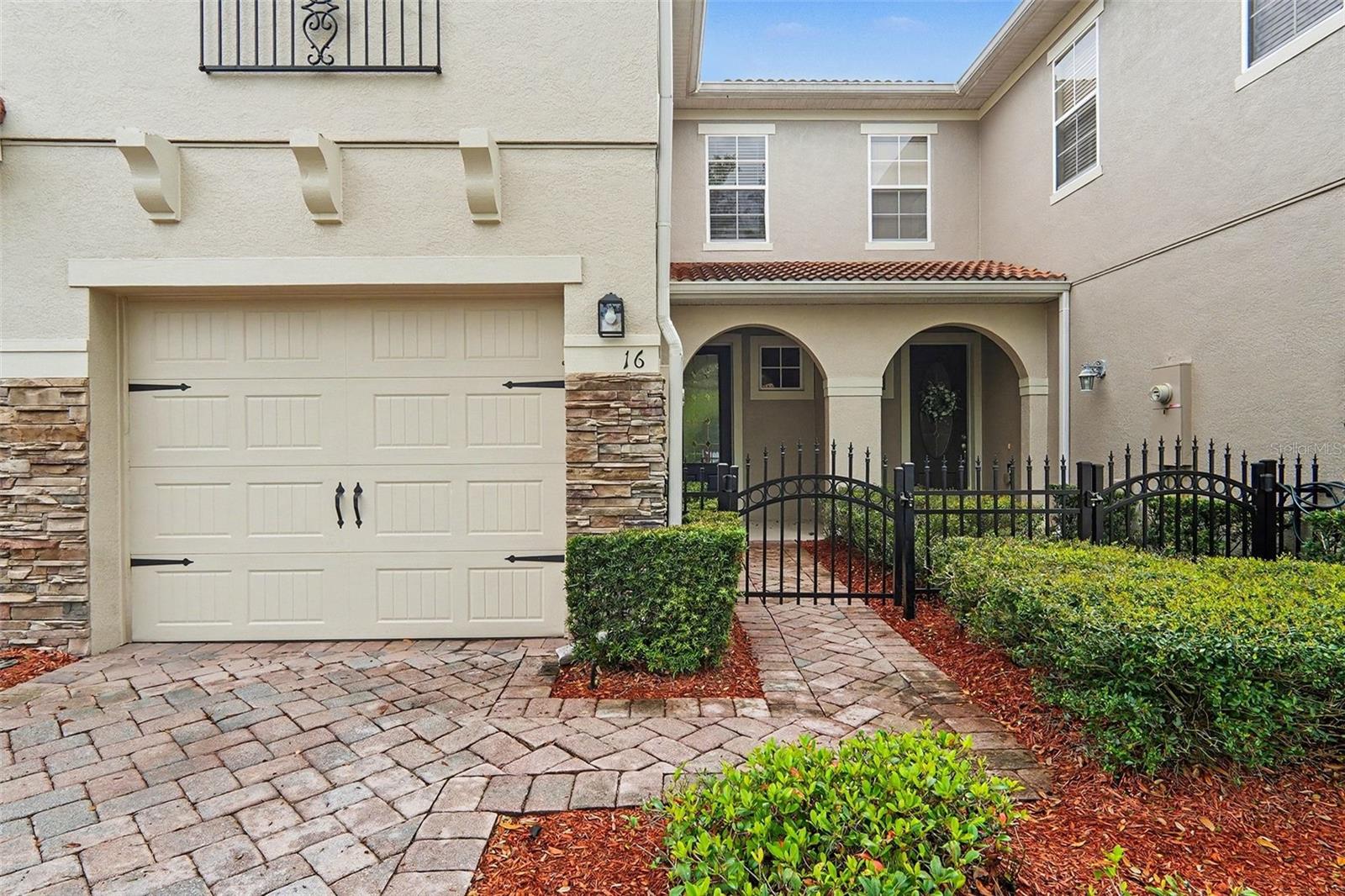 OVIEDO PARK TWNHMS - Residential