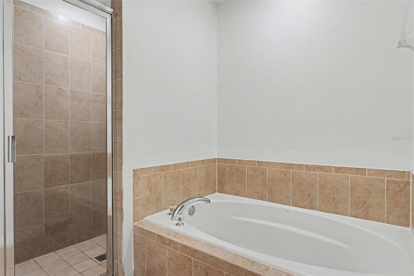 OVIEDO PARK TWNHMS - Residential